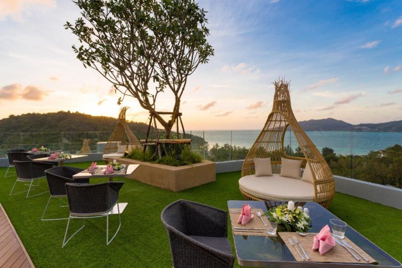 Phuket utazás Crest Resort & Pool Villas