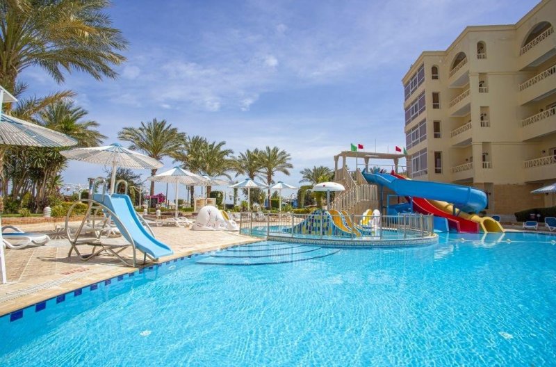 Hurghada utazás AMC Royal Hotel