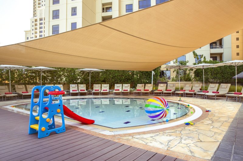 Dubai utazás Amwaj Rotana Jumeirah Beach