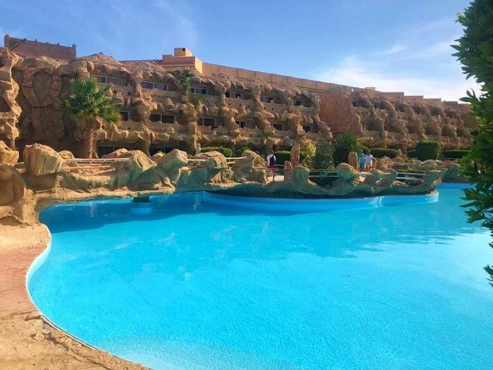 Hurghada utazás Caves Beach Resort