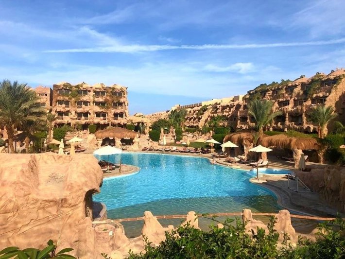 Hurghada utazás Caves Beach Resort