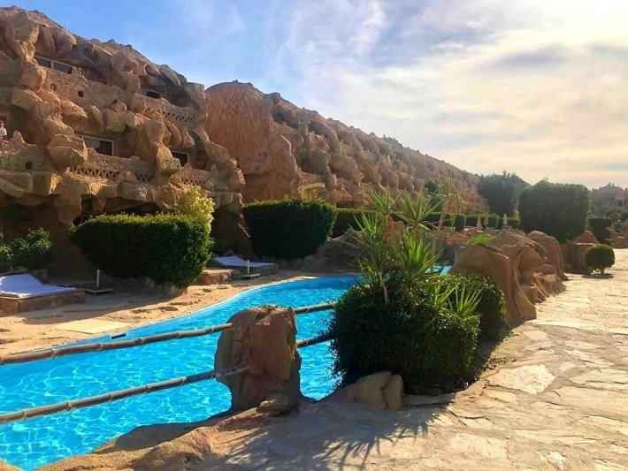 Hurghada utazás Caves Beach Resort