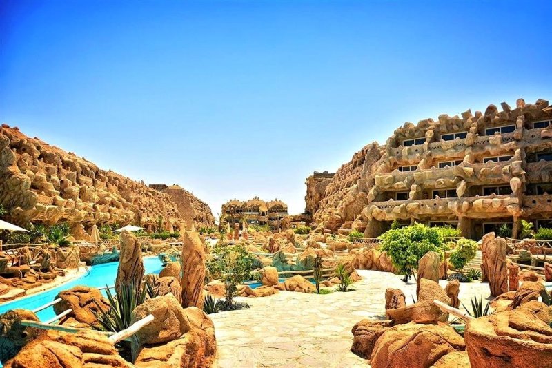 Hurghada utazás Caves Beach Resort