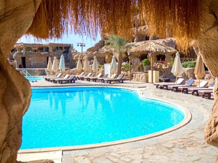 Hurghada utazás Caves Beach Resort