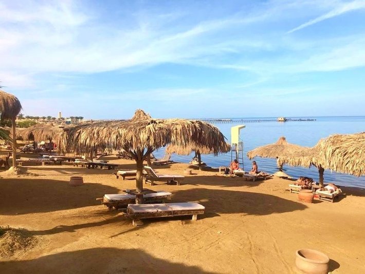 Hurghada utazás Caves Beach Resort