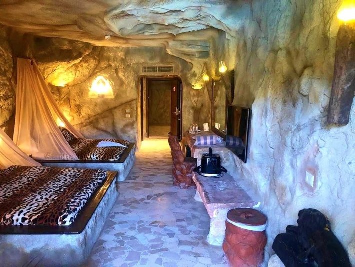 Hurghada utazás Caves Beach Resort