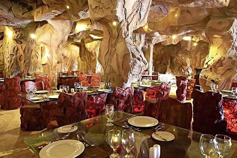 Hurghada utazás Caves Beach Resort