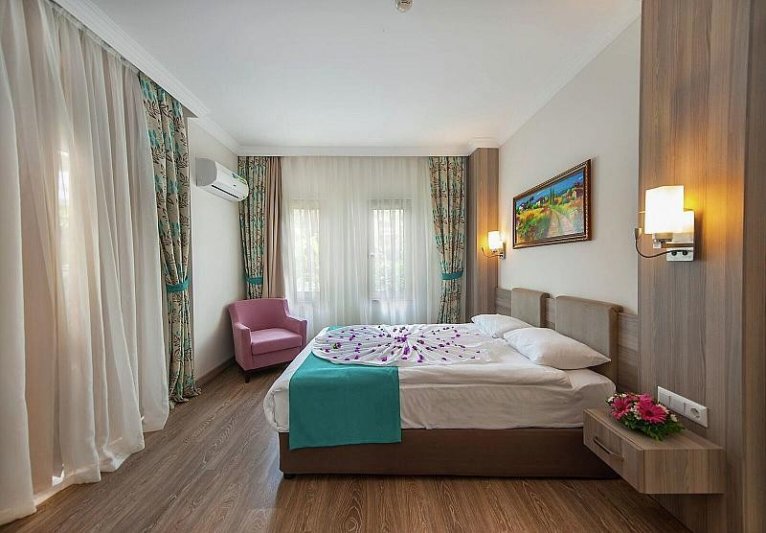 Kemer utazás Crystal Aura Beach Resort 