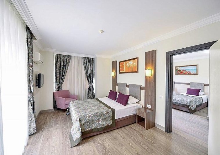 Kemer utazás Crystal Aura Beach Resort 