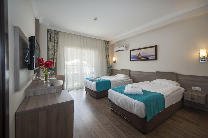 Kemer utazás Crystal Aura Beach Resort 