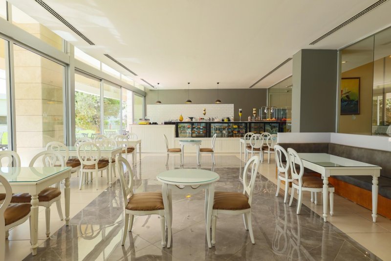 Antalya utazás Crystal Centro