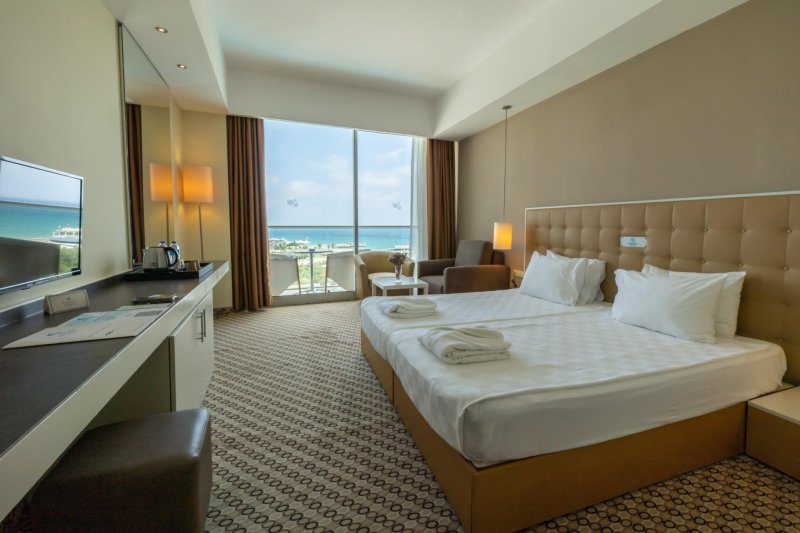 Antalya utazás Crystal Centro