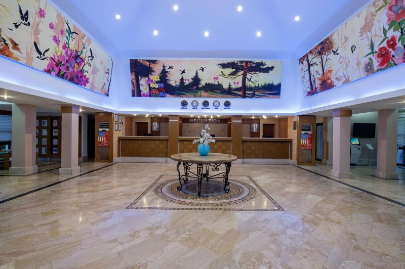 Kemer utazás Crystal Flora Beach Resort