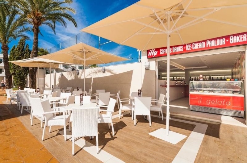 Mallorca utazás Globales Bouganvilla