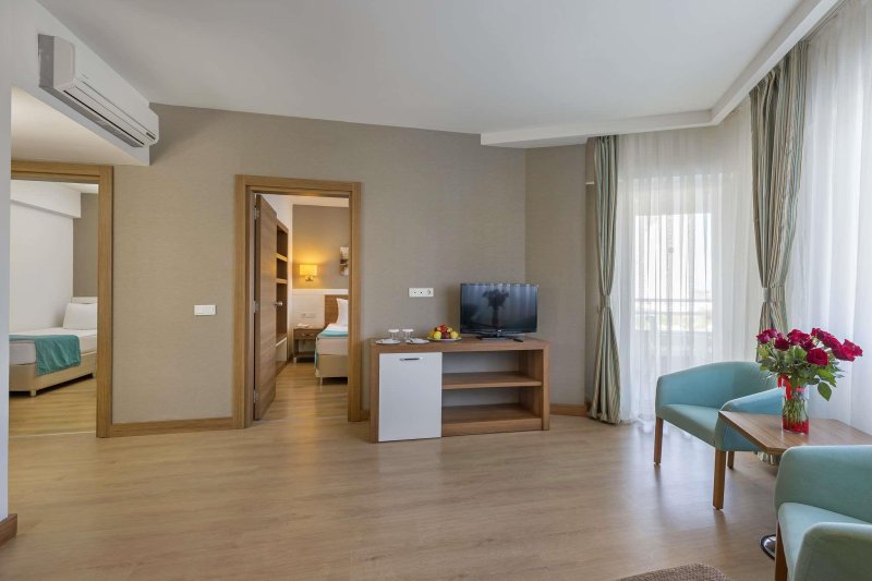 Antalya utazás Grand Park Lara