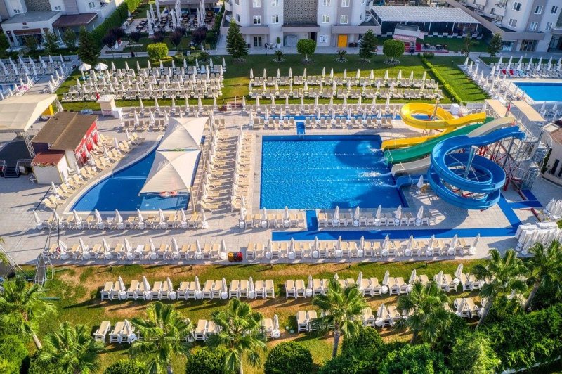 Antalya utazás Grand Park Lara