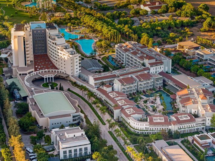 Antalya utazás Lara Barut Collection