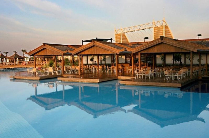 Antalya utazás Limak Lara Deluxe