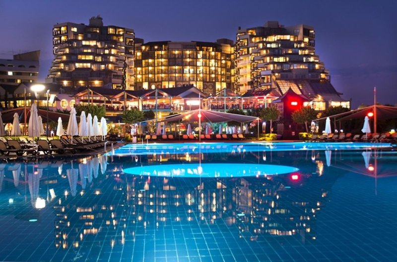 Antalya utazás Limak Lara Deluxe