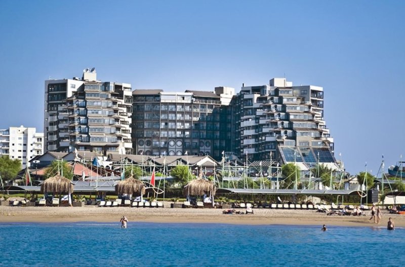 Antalya utazás Limak Lara Deluxe