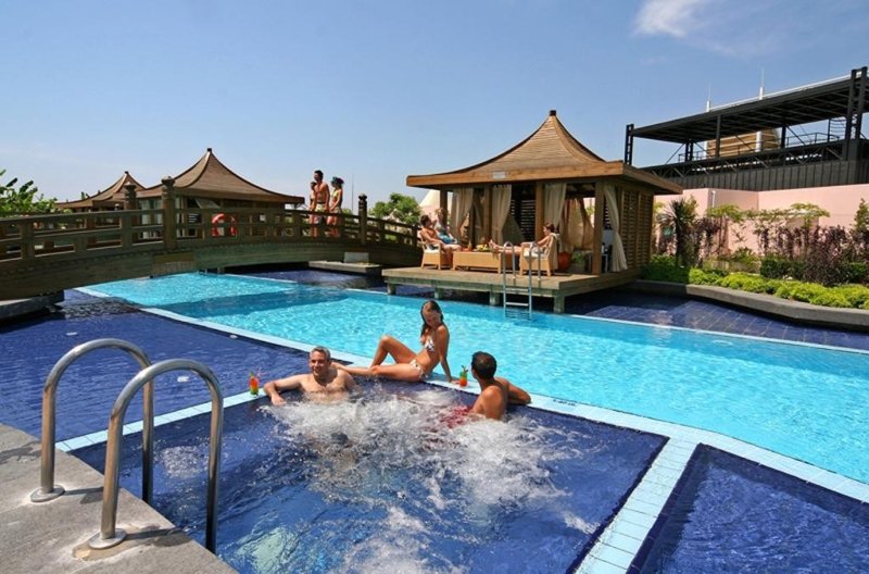 Antalya utazás Limak Lara Deluxe