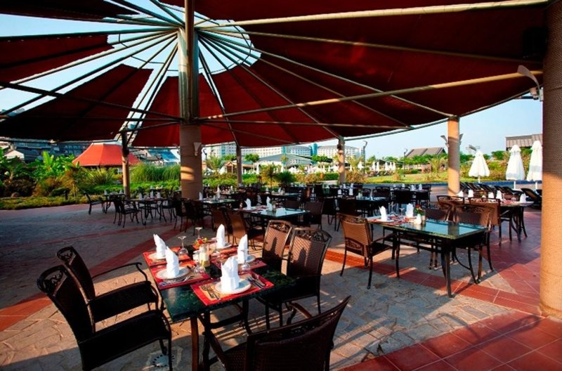 Antalya utazás Limak Lara Deluxe