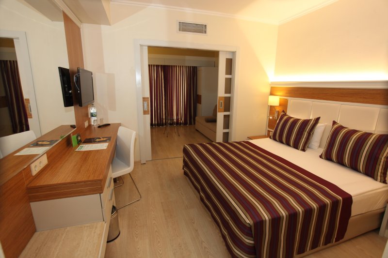 Alanya utazás Aqi Pegasos Royal