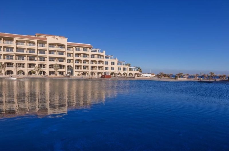 Hurghada utazás Pickalbatros White Beach Resort