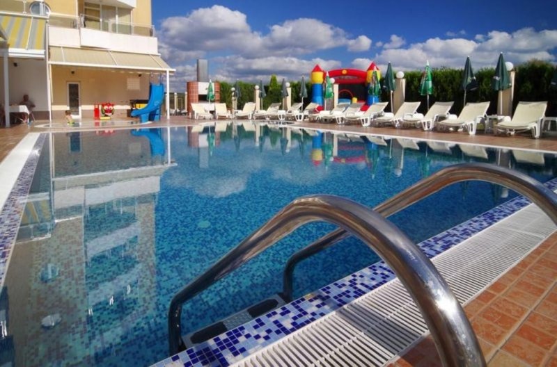 Napospart utazás Plamena Palace