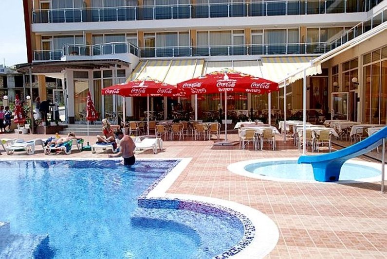 Napospart utazás Plamena Palace