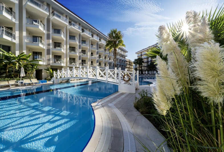 Kusadasi utazás Ramada Hotel & Suites Kusadasi