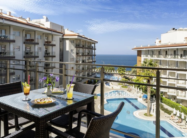 Kusadasi utazás Ramada Hotel & Suites Kusadasi