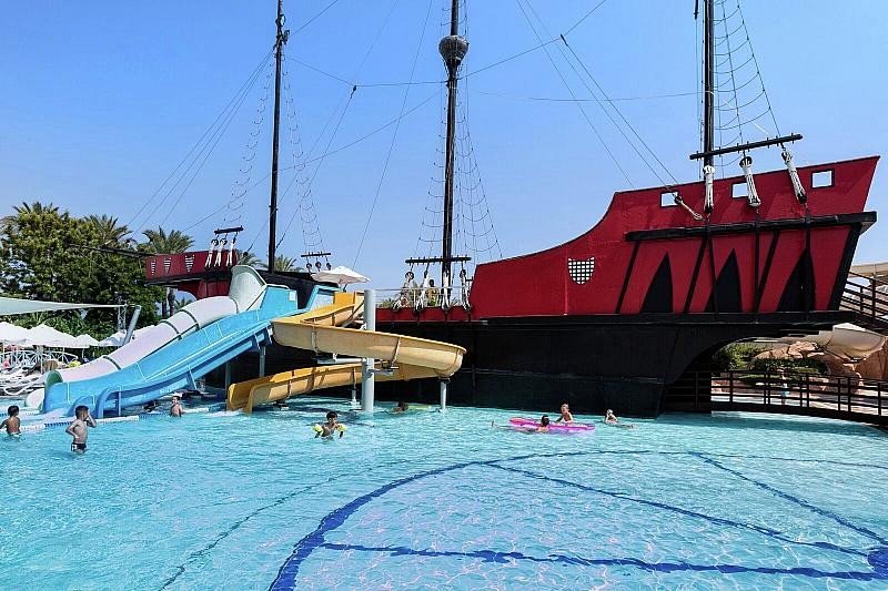 Antalya utazás Titanic Deluxe Lara
