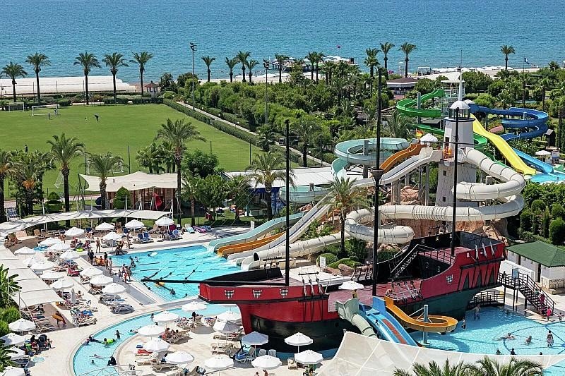 Antalya utazás Titanic Deluxe Lara