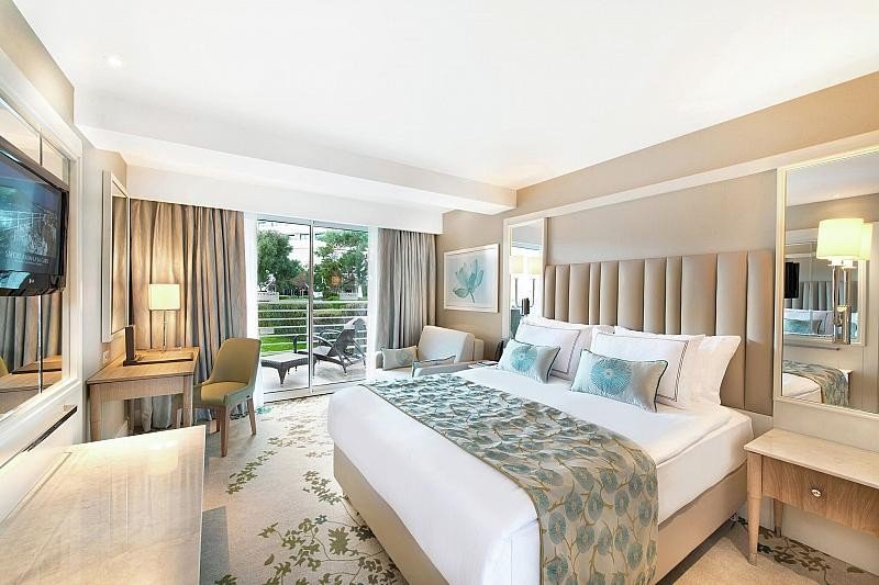 Antalya utazás Titanic Deluxe Lara