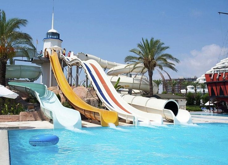 Antalya utazás Titanic Deluxe Lara