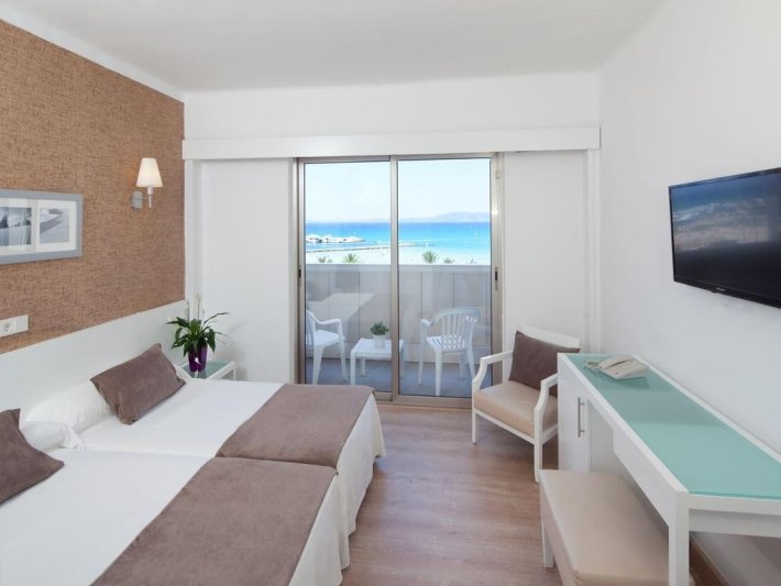 Mallorca utazás Whala! Beach