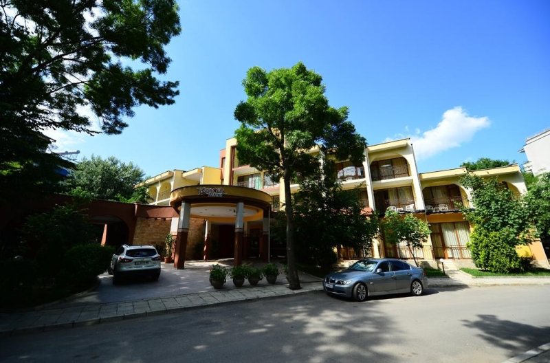 Napospart utazás Yavor Palace