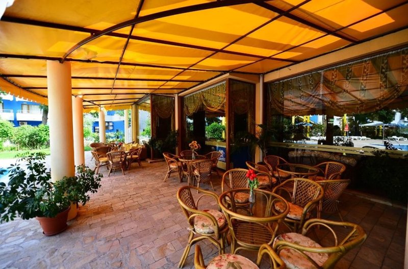 Napospart utazás Yavor Palace