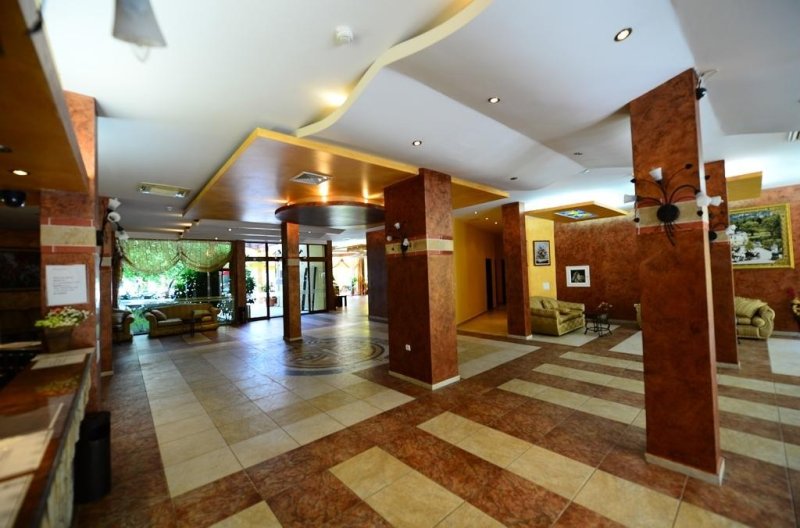 Napospart utazás Yavor Palace