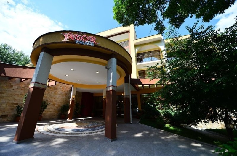 Napospart utazás Yavor Palace