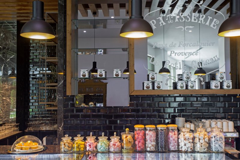 Side utazás Acanthus & Cennet Barut Collection