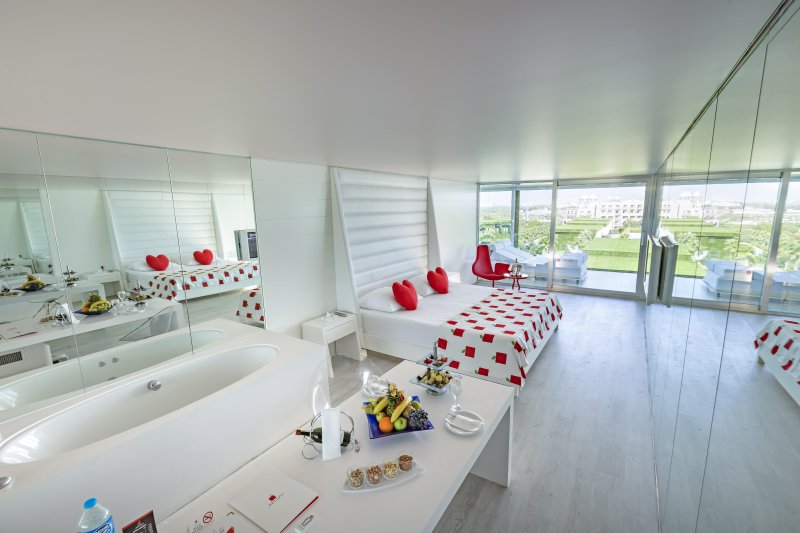 Belek utazás Adam & Eve