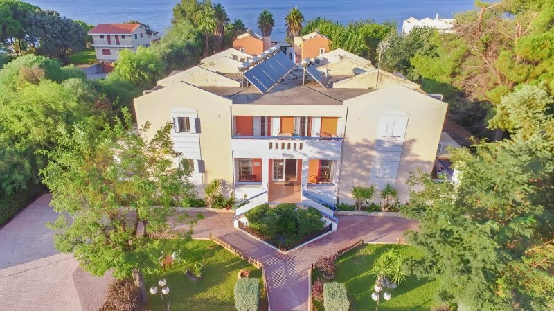 Peloponnészoszi-félsziget utazás Aithrio Hotel