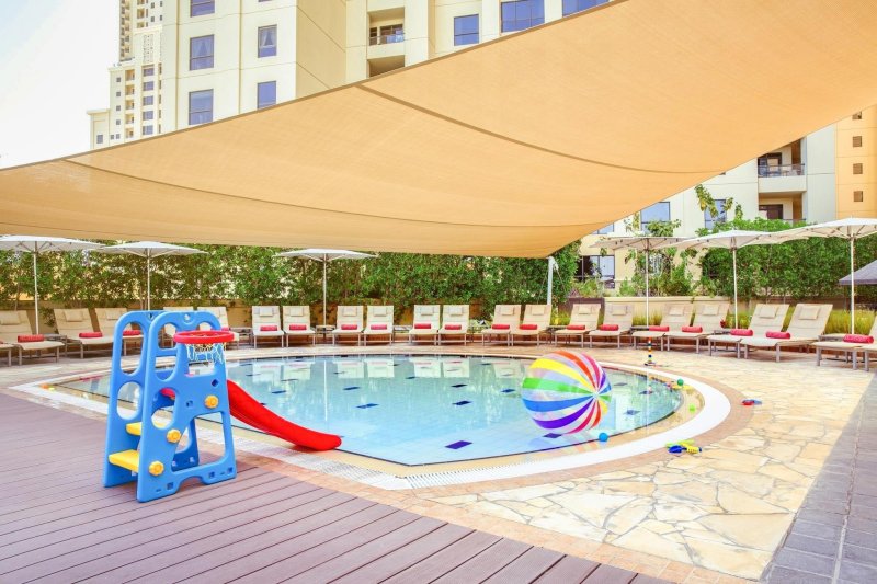 Dubai utazás Amwaj Rotana Jumeirah Beach