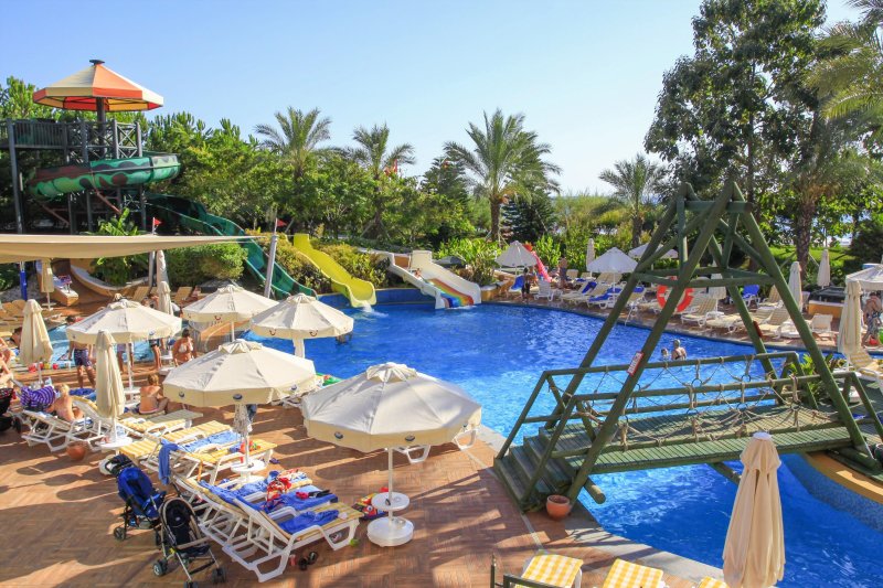 Alanya utazás Aqi Pegasos Royal