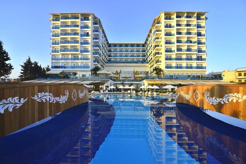 Alanya utazás Azura Deluxe Avsallar