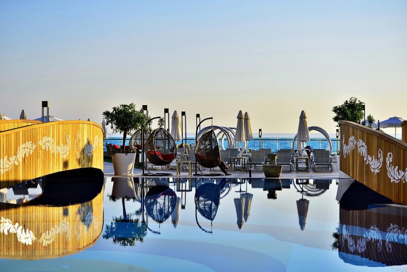 Alanya utazás Azura Deluxe Avsallar