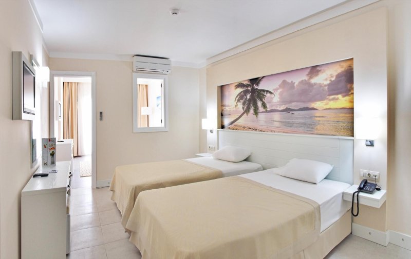 Kusadasi utazás Batihan Beach Resort