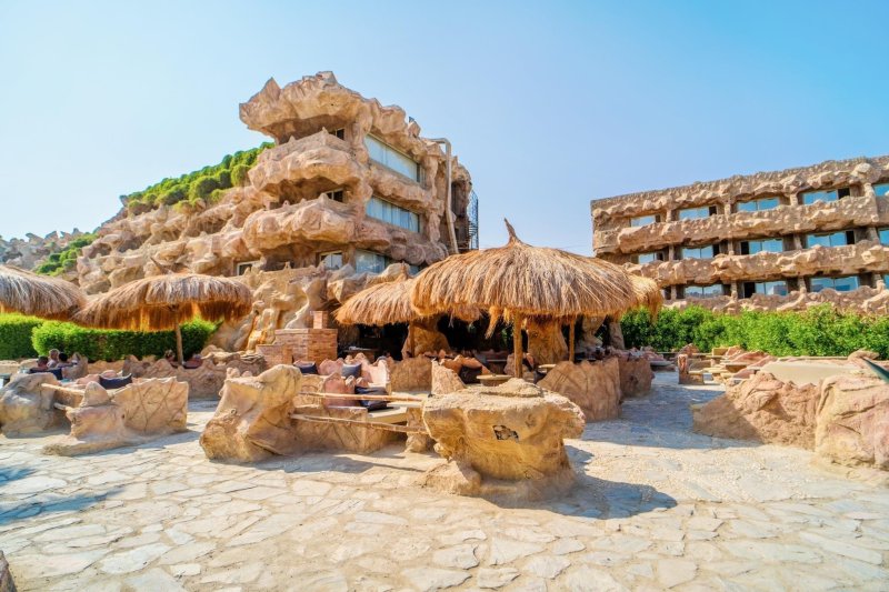 Hurghada utazás Caves Beach Resort